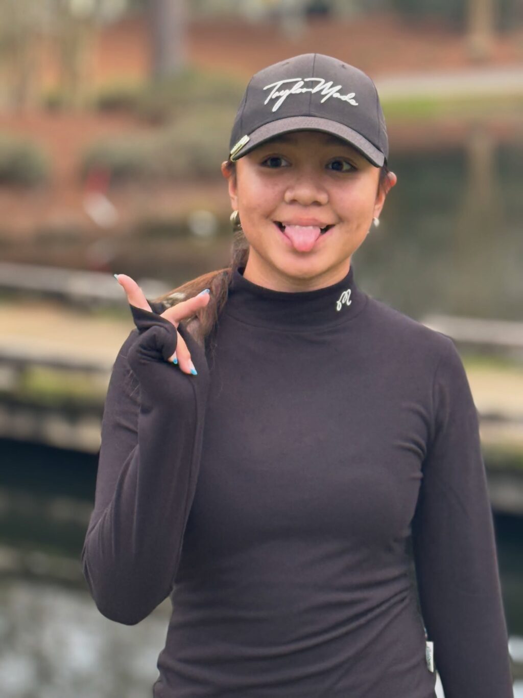 Instagram post from alaina.villarreal_htx_golfer. This post is in position 1.